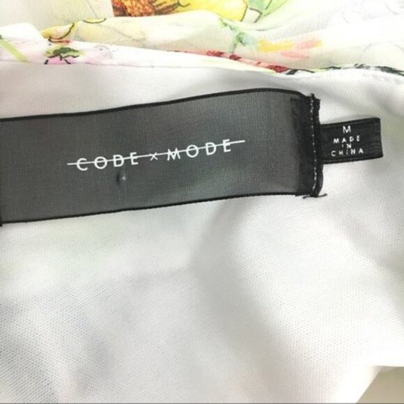 Code x Mode Cropped Floral Ruffle Surplice Top size Medium - Picture 12 of 13